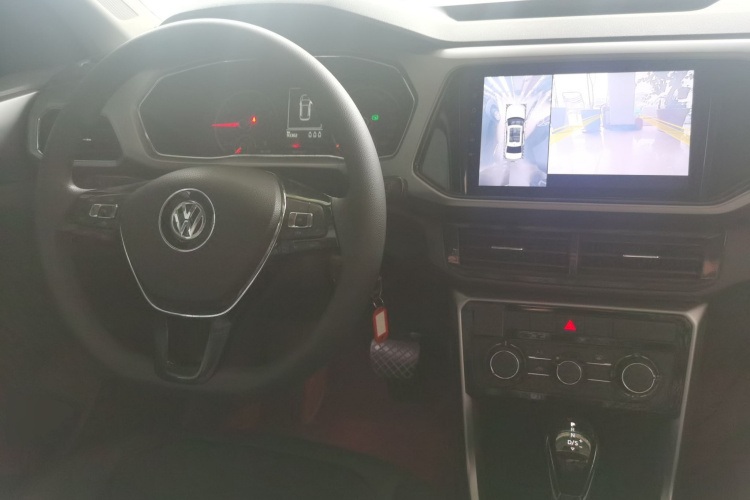 Volkswagen T-Cross 2020 #10 Volkswagen T-Cross 2020 car image #10