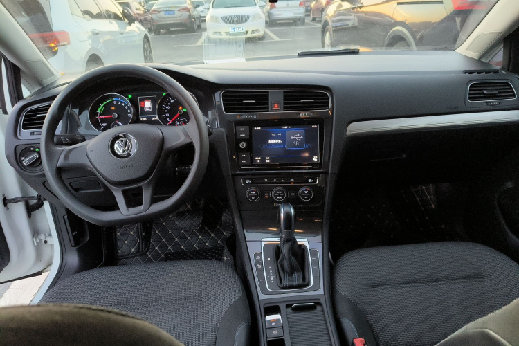 Volkswagen Golf Pure Electric 2020 #10 Volkswagen Golf Pure Electric 2020 car image #10