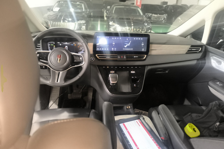 HongQi HQ9 PHEV 2024 #10 HongQi HQ9 PHEV 2024 car image #10