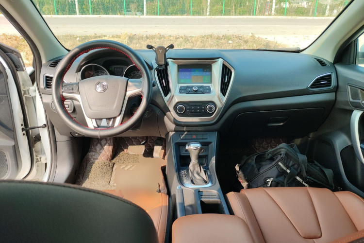 MG GT 2016 car image #10