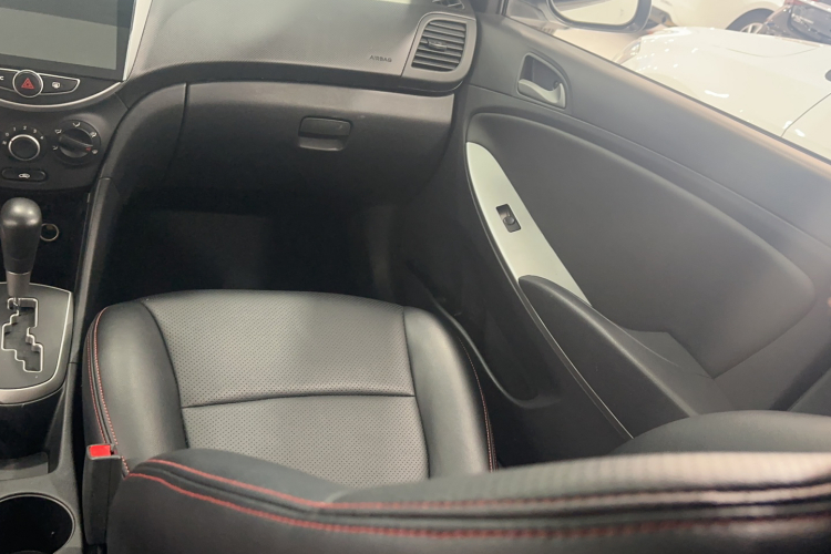 Hyundai Reina Hatchback 2015 #10 Hyundai Reina Hatchback 2015 immagine di auto #10