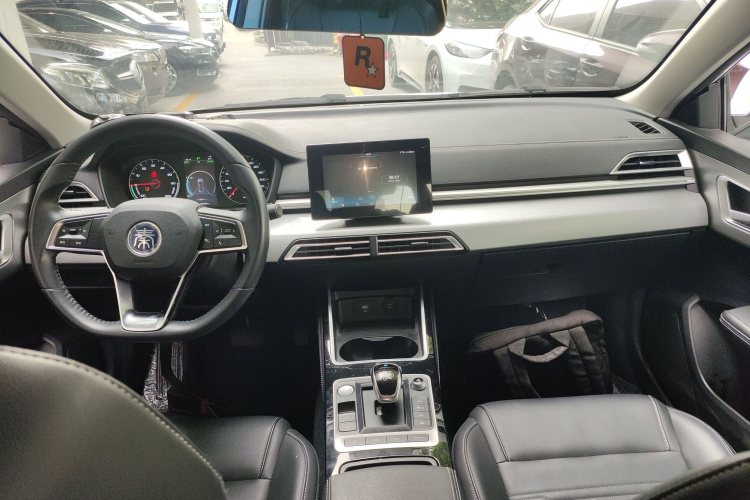 BYD Qin 2020 immagine di auto #10