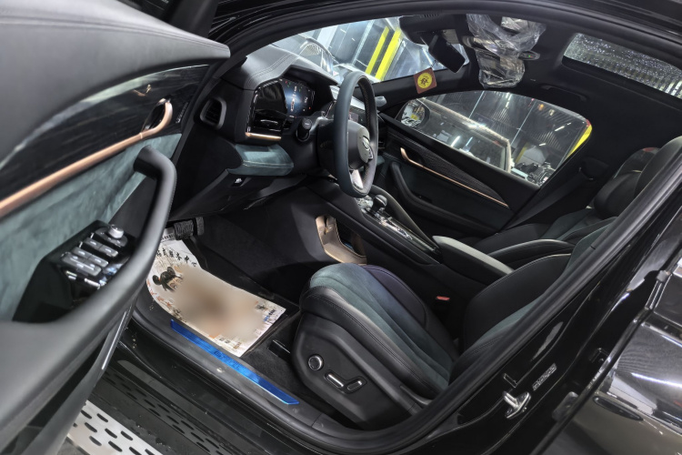 GEELY Monjaro MHEV 2025 car image #10