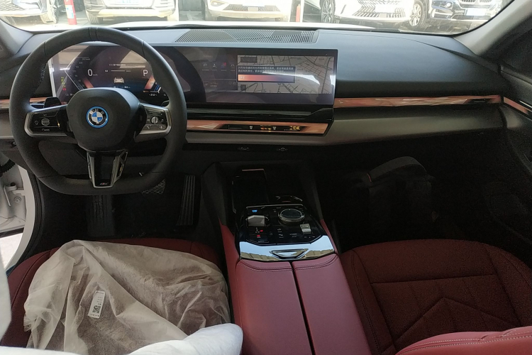 BMW i5 M60 2025 car image #10