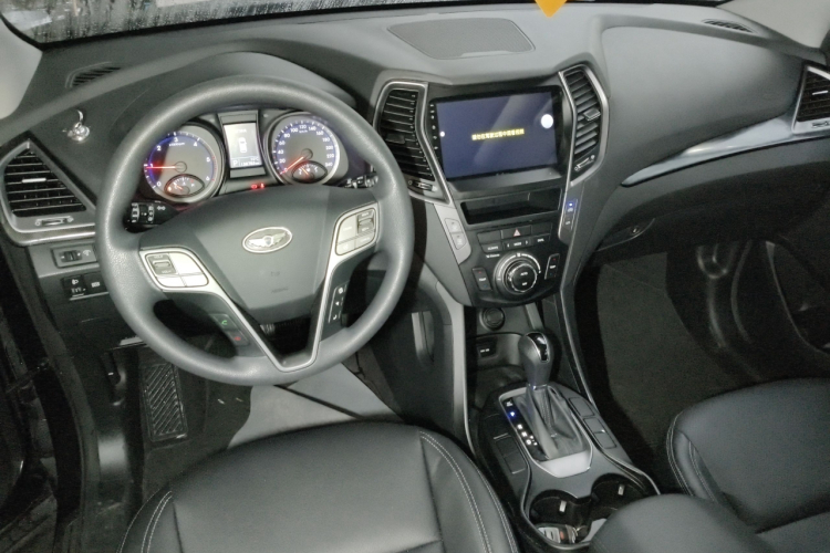 Hyundai Grand Santa Fe 2017 #10 Hyundai Grand Santa Fe 2017 car image #10