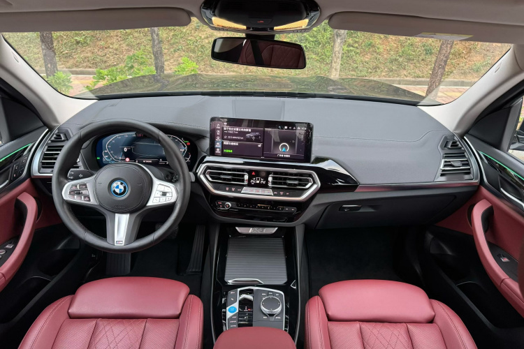 BMW iX3 2024 car image #10