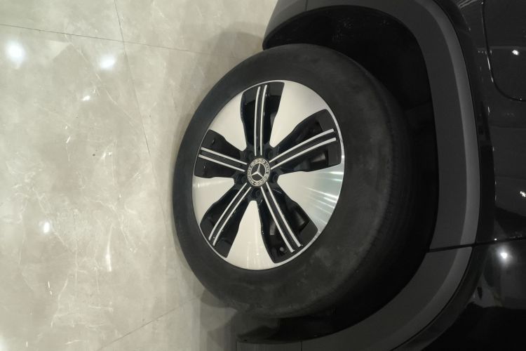 Mercedes-Benz EQB Class 2023 immagine di auto #10