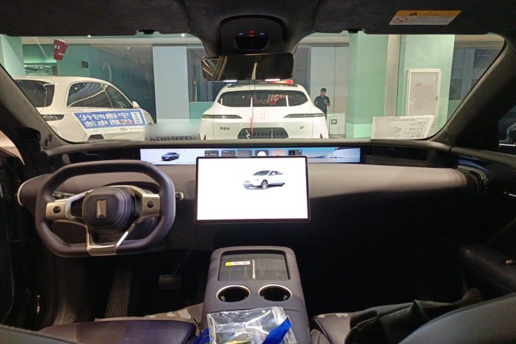 Avatr 07 2024 car image #10