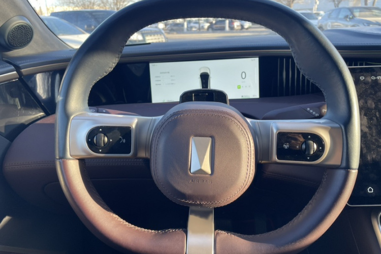 Avatr 11 2024 car image #10