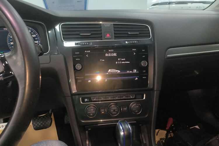 Volkswagen Golf New Energy (Imported) 2019 صورة سيارة #10