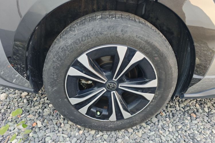 Toyota bZ4X 2024 immagine di auto #10