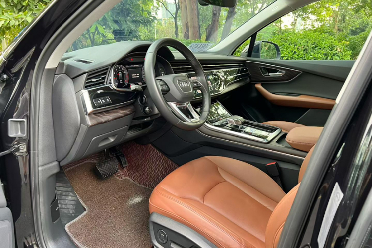 Audi Q7 2020 car image #10