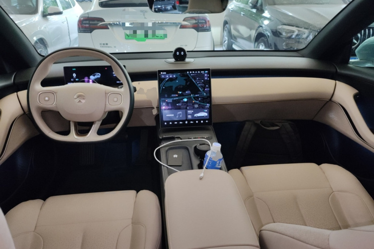 NIO ET5 2023 car image #10