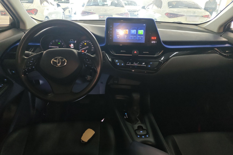 Toyota C-HR 2023 immagine di auto #10