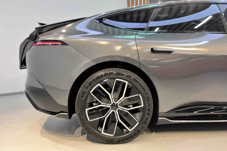 Avatr 12 2023 car image #10