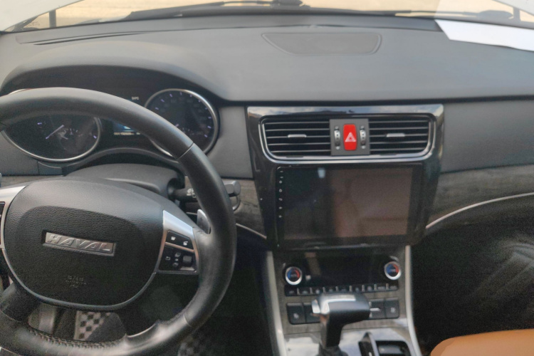 Haval H8 2017 car image #10