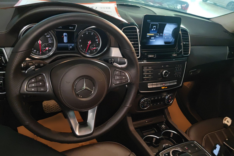 Mercedes-Benz GLS Class 2018 car image #10