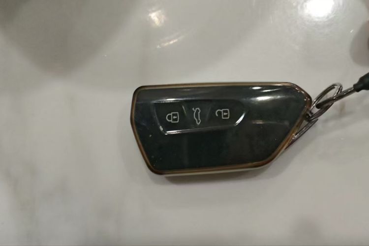 Volkswagen ID.4 X 2023 immagine di auto #10