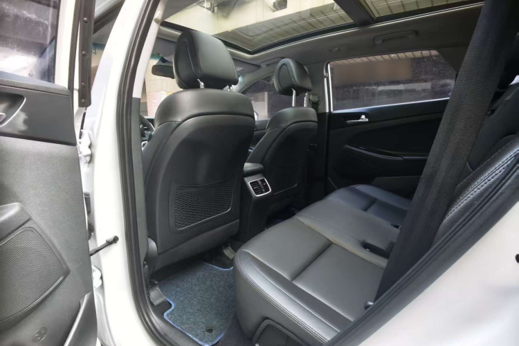 Hyundai Tucson 2017 car image #10