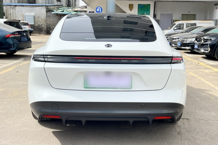 NIO ET5 2023 car image #10