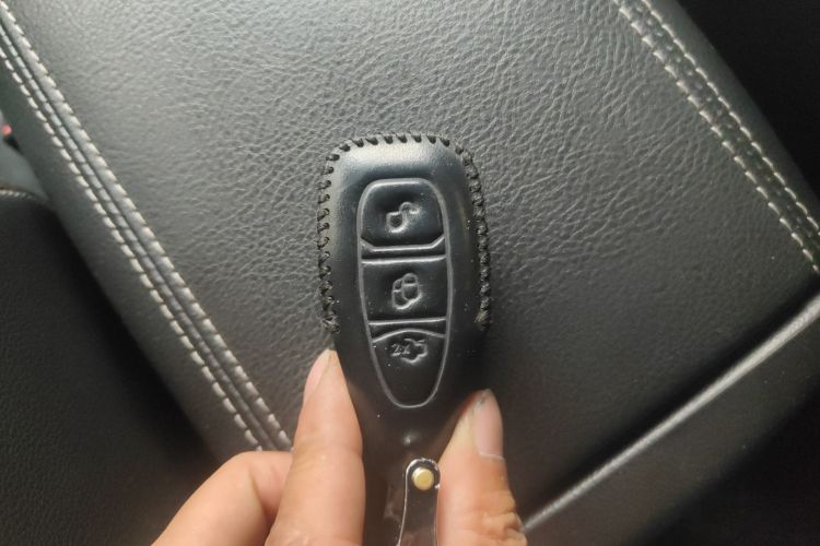 Ford Kuga 2014 car image #10