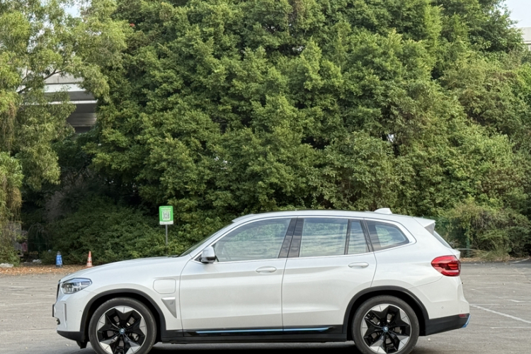 BMW iX3 2020 car image #10