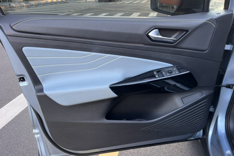 Volkswagen ID.4 X 2022 car image #10