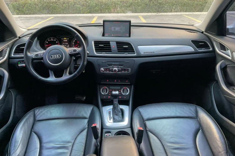 Audi Q3 2015 car image #10