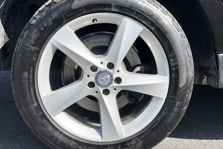 Mercedes-Benz M Class 2015 car image #10