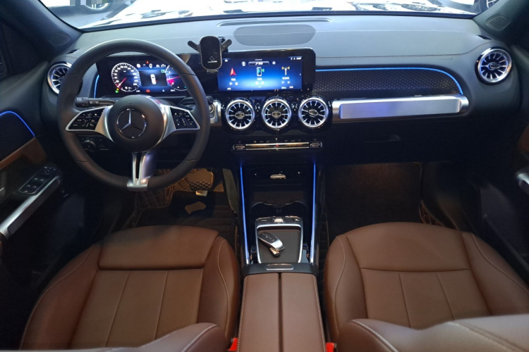 Mercedes-Benz GLB Class 2025 car image #10