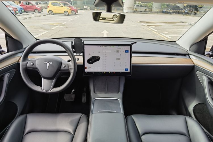 Tesla Model Y 2021 #10 Tesla Model Y 2021 car image #10