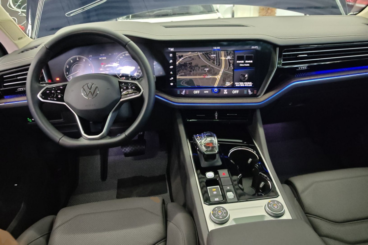 Volkswagen Touareg 2022 car image #10