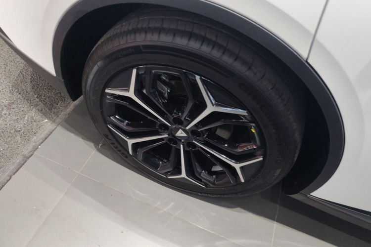 Deepal L07 2025 car image #10