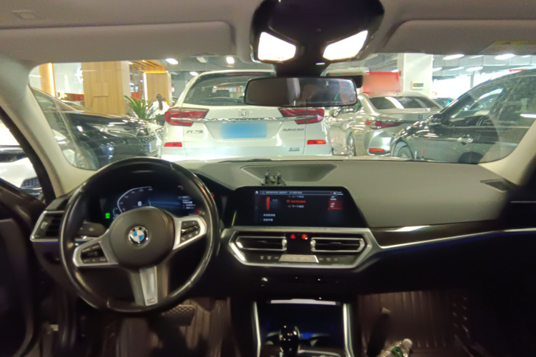 BMW 3 Series 2021 car image #10