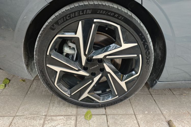 Lynk & Co 2024 car image #10