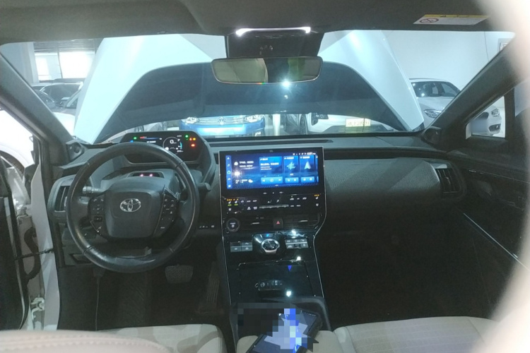 Toyota bZ4X 2022 immagine di auto #10