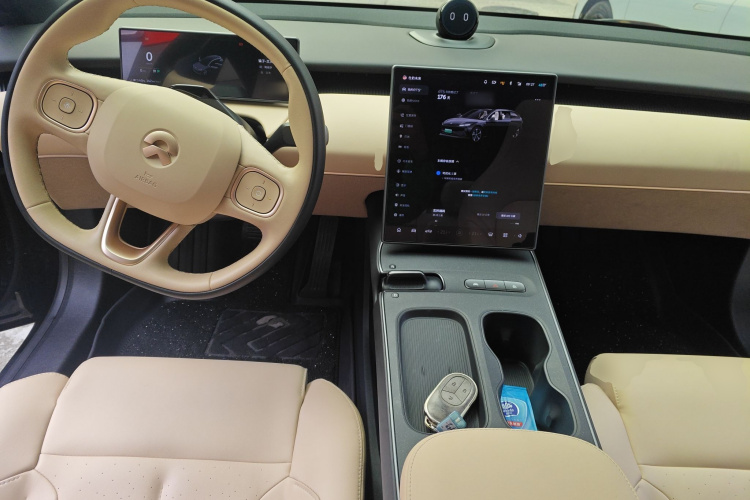NIO ET5 2025 car image #10