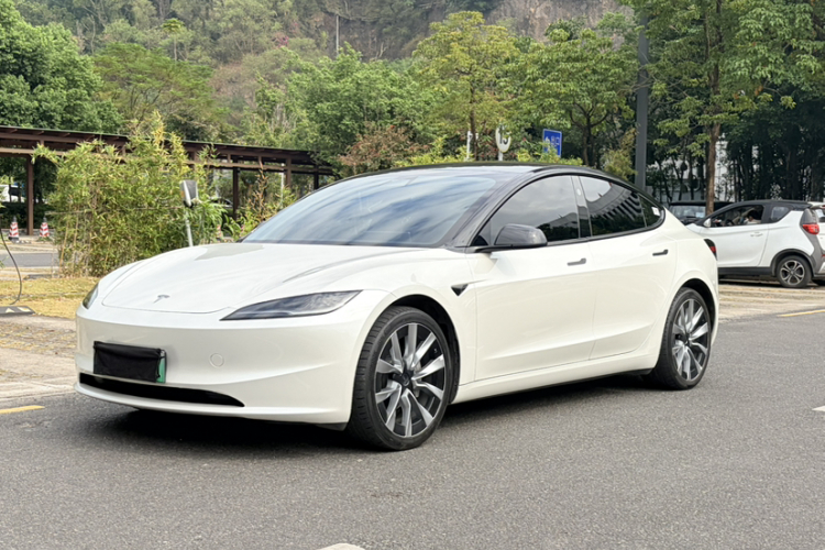 Tesla Model 3 2023 car image #10