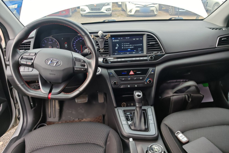 Hyundai Elantra AD 2019 car image #10