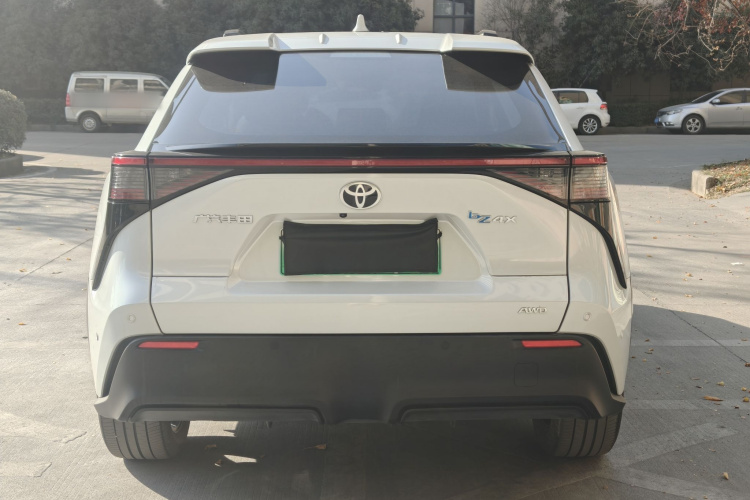 Toyota bZ4X 2022 immagine di auto #10