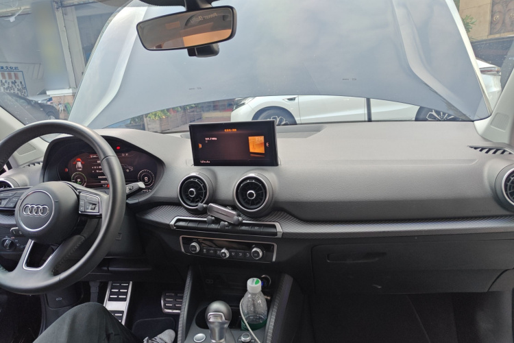 Q2L e-tron 2020 car image #10