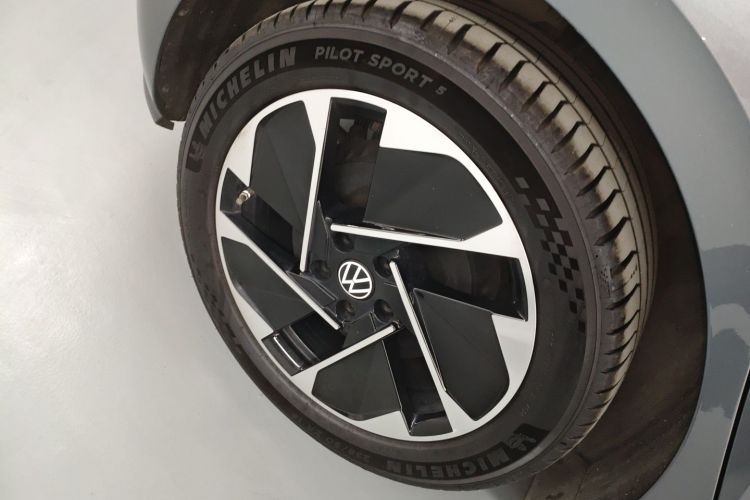 Volkswagen ID.3 2024 car image #10