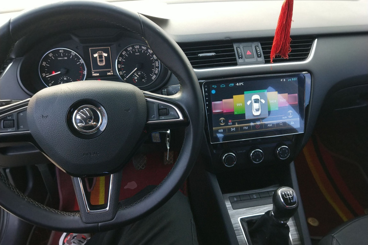 Skoda Octavia 2017 car image #10