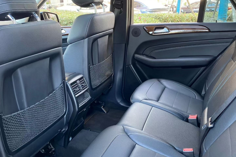 Mercedes-Benz M Class 2015 car image #10