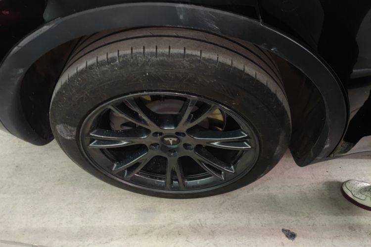 Tesla Model Y 2023 car image #10