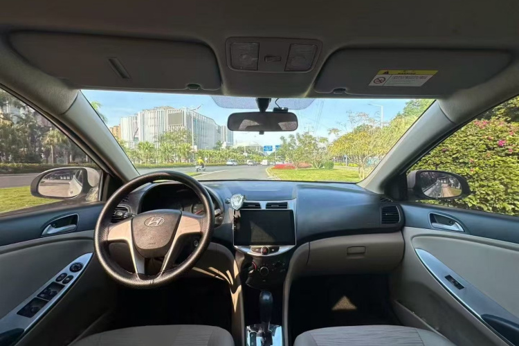 Hyundai Reina 2017 #10 Hyundai Reina 2017 car image #10