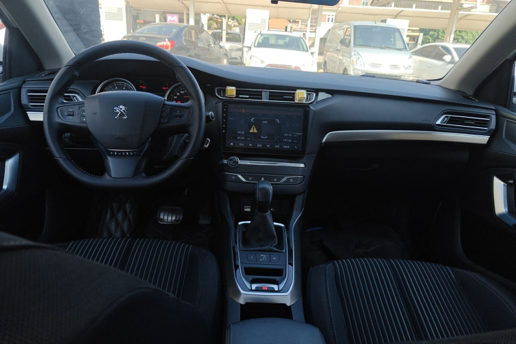 Peugeot 408 2018 car image #10