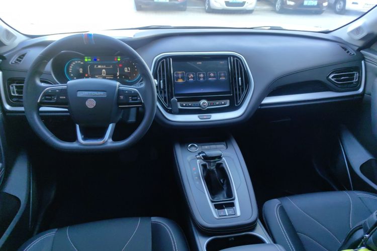 X70M 2022 car image #10