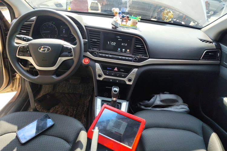 Hyundai Elantra AD 2018 immagine di auto #10