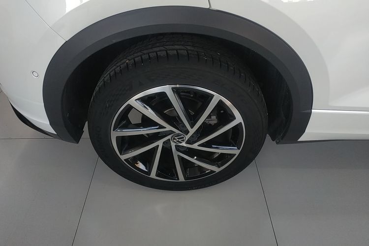 Volkswagen T-Roc 2023 car image #10